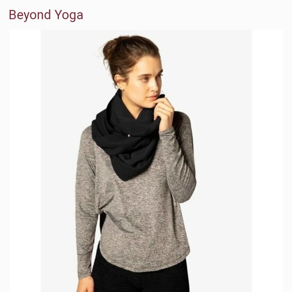 NWT - Beyond Yoga Black Infinity Scarf - Picture 1 of 4